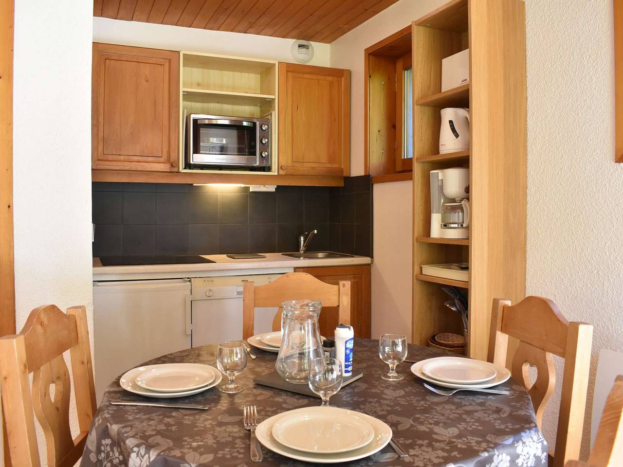 Apartamento entero, Estudio acogedor para 4 en el corazón de Méribel, cerca de pistas y servicios in Les Allues, Les Trois Vallées