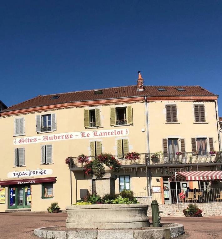 Location de vacances pour 4 personnes, avec Terrasse et Vue à Ambierle