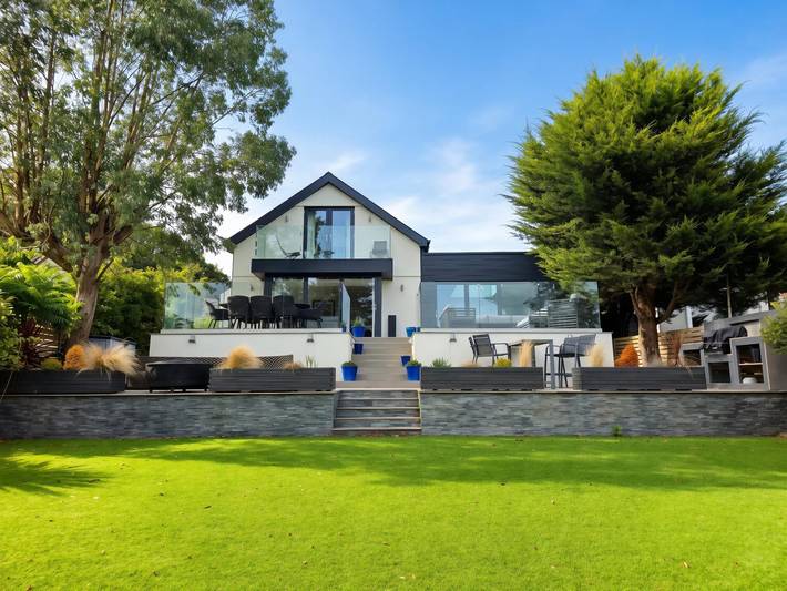 Holiday rental for 8 people, with Terrace and Garden as well as View in Red Wharf Bay