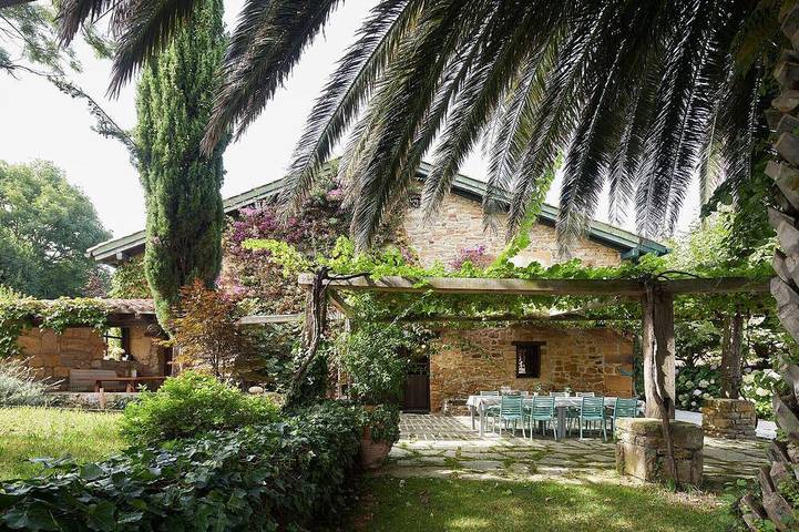Casa rural para 8 personas, con balcón y jardín en Guetaria