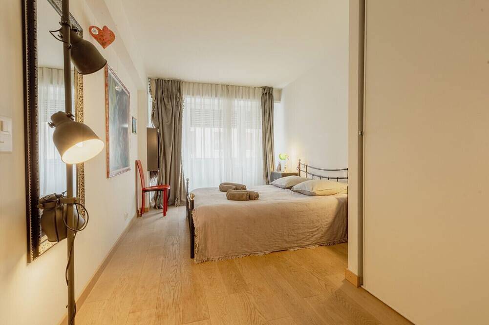 Entire apartment, Appartement Spacieux à 15 Minutes du jet D'eau in Eaux-Vives, Genève