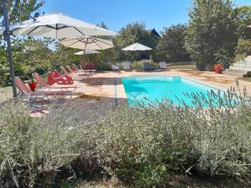 Maison d’hôte pour 2 personnes, avec vue ainsi que jardin et piscine à Coux-et-Bigaroque