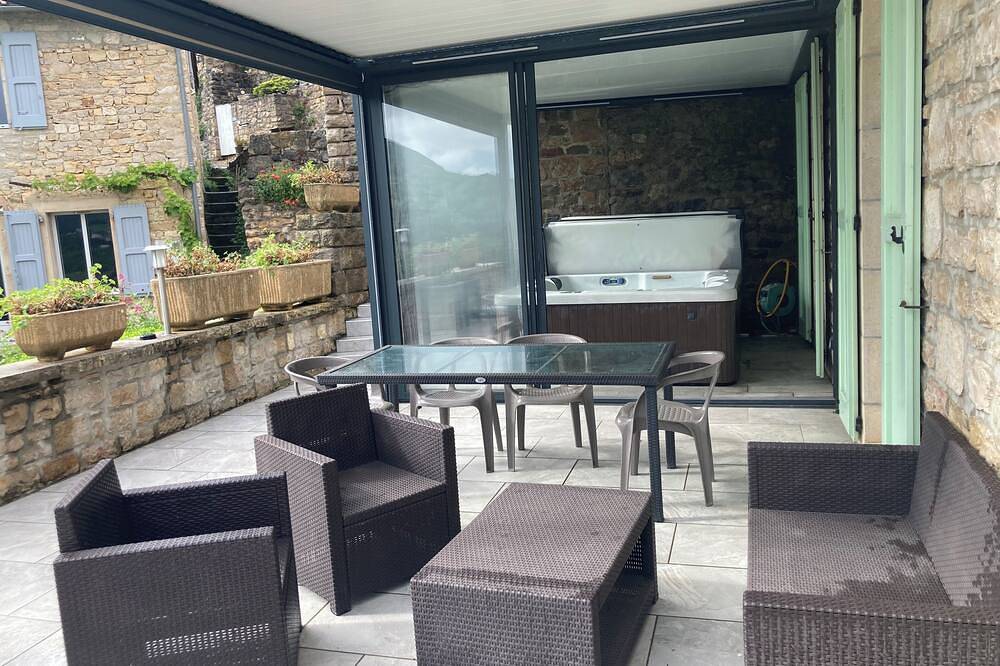 Gite close to the Gorges du Tarn and the Millau Viaduct. in Compeyre, Parc naturel régional des Grands Causses