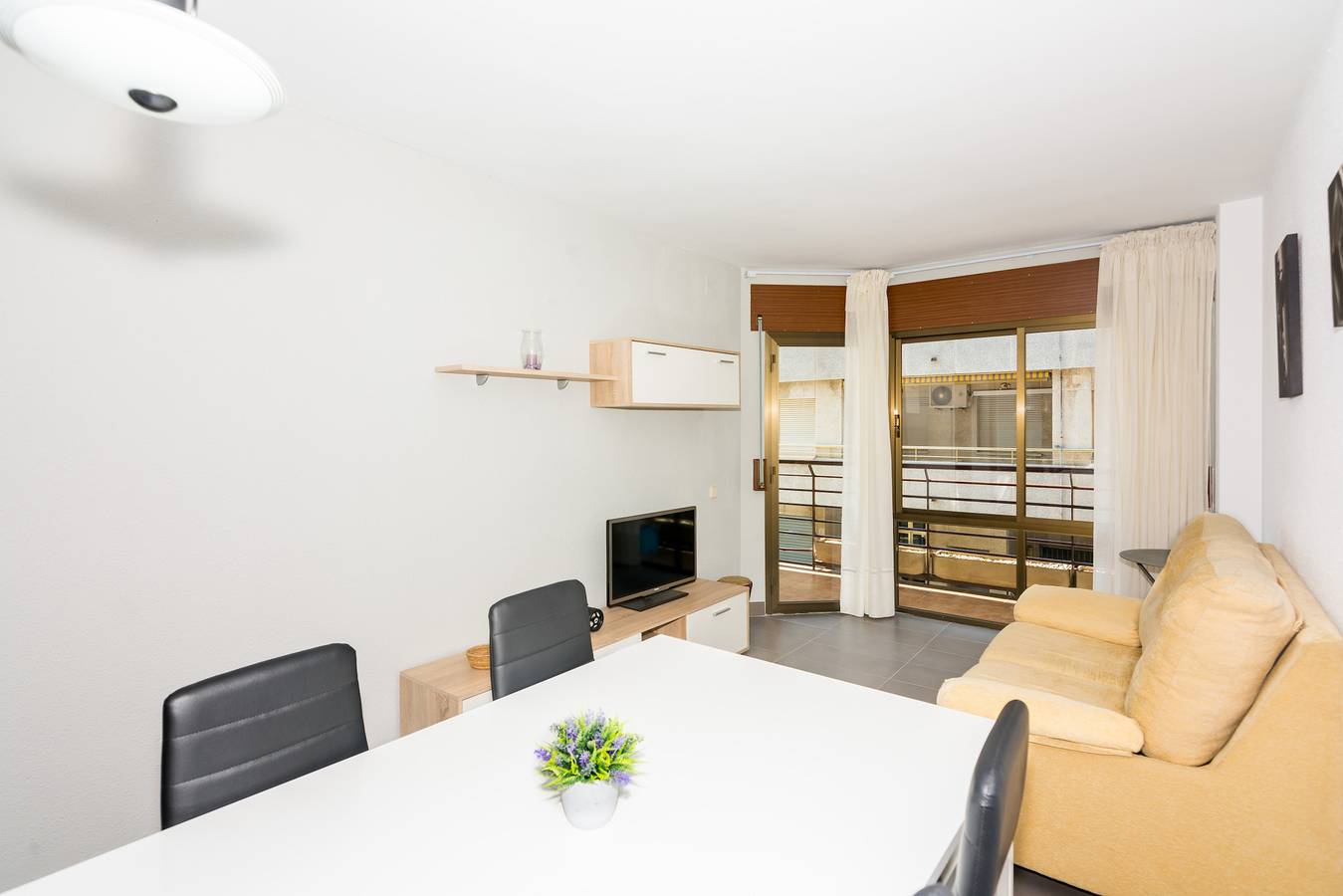 Ganze Wohnung, Ferienwohnung für 3 Personen mit Balkon in Pineda de Mar, Costa del Maresme