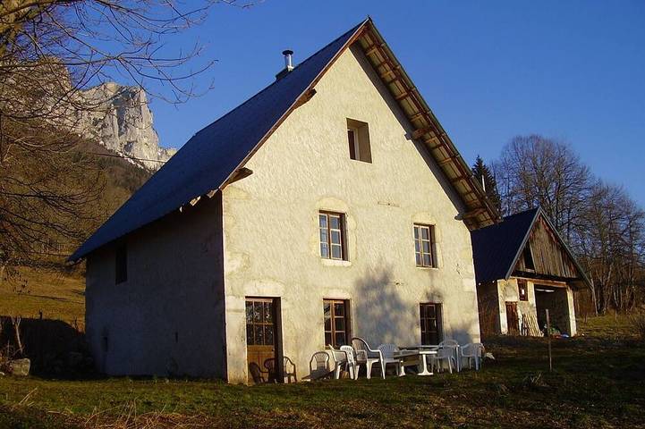 Gîte pour 17 personnes, avec Jardin à Saint-Bernard