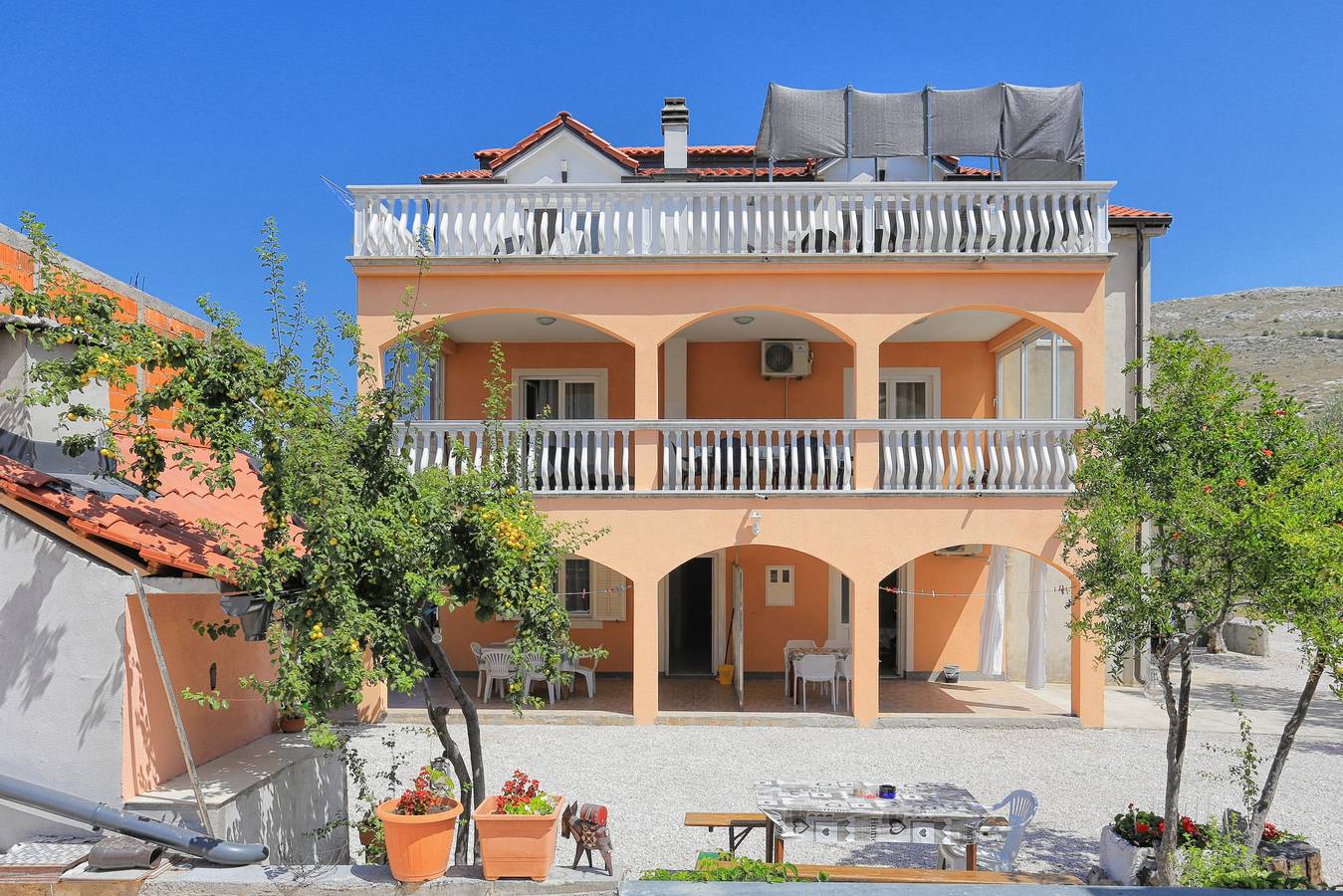 Ganze Wohnung, 1-Zimmer-Ferienwohnung mit Terrasse Grebastica, Sibenik A-11301-b in Grebastica, Šibenik-Knin