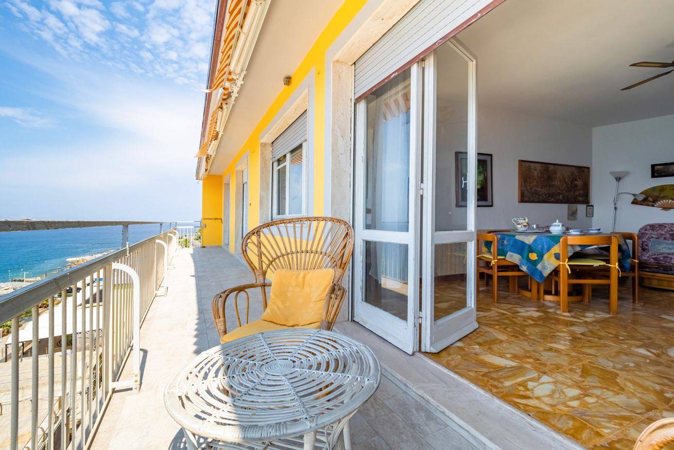 Ganze Wohnung, Ferienwohnung für 2 Personen mit Balkon/Terrasse in Deiva Marina, Riviera di Levante