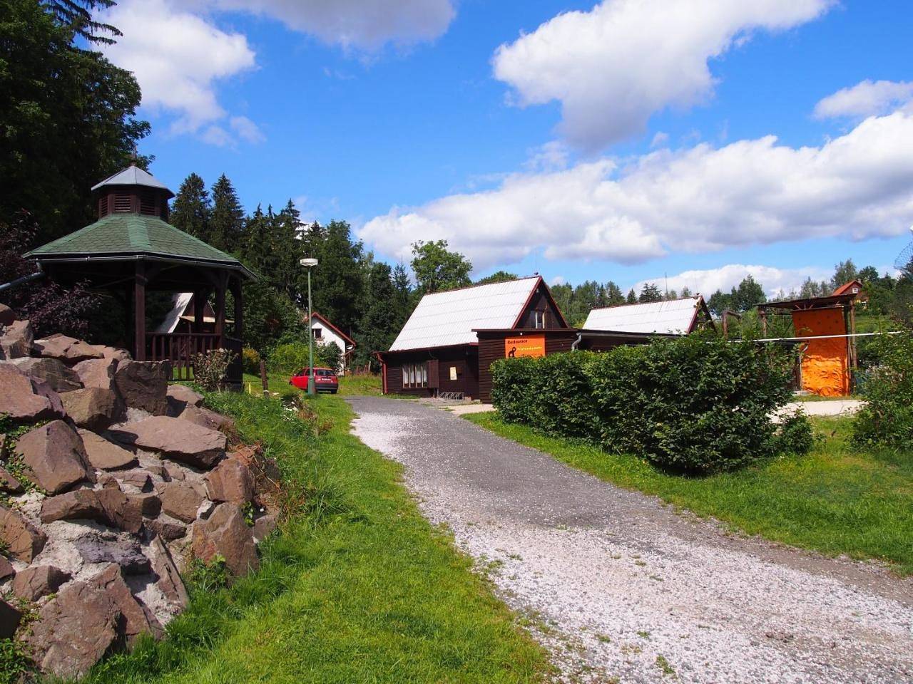Kemp Prachovská osma in Libuň, Jičín region