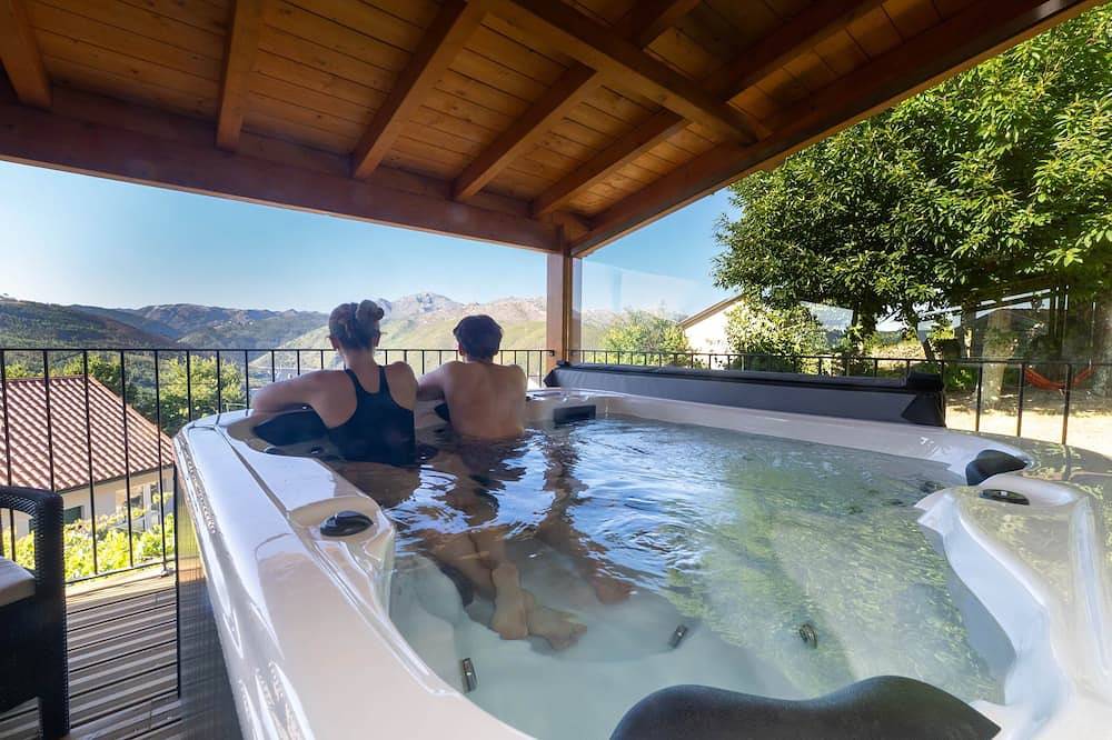 Castelo Gerês | Exquisite Eco-Cottage - jacuzzi in Lindoso, Gerês