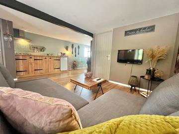 Gîte pour 4 personnes, avec terrasse et vue dans Chamblet
