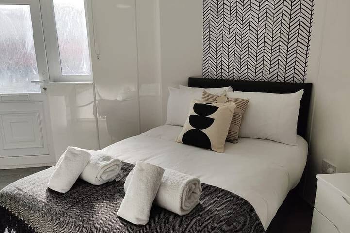Ganze Wohnung, 2 Bed • 2 En-Suites • Kitchen • Contractor Base in Swansea, Swansea und Umgebung
