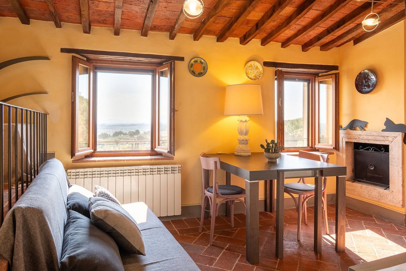 Appartamento intero, Appartamento 'Piccolo Rustico' con vista sulle montagne, Wi-Fi e aria condizionata in Sinalunga, Siena e dintorni