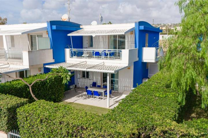 Entire apartment, Levante, Holiday Home 100 mt from sea in Dolcevita Beach, Ragusa