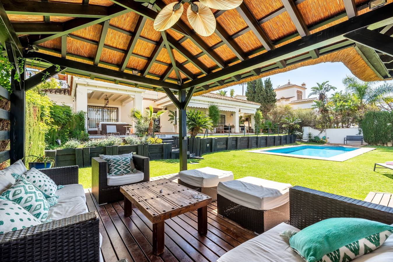 'Luxury Villa Larios Torrequebrada' with Sea View, Pool & Wi-Fi in Benalmádena Costa, Benalmádena