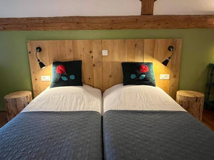 Location de vacances pour 2 personnes, avec terrasse ainsi que vue et jardin à Souspierre - 2