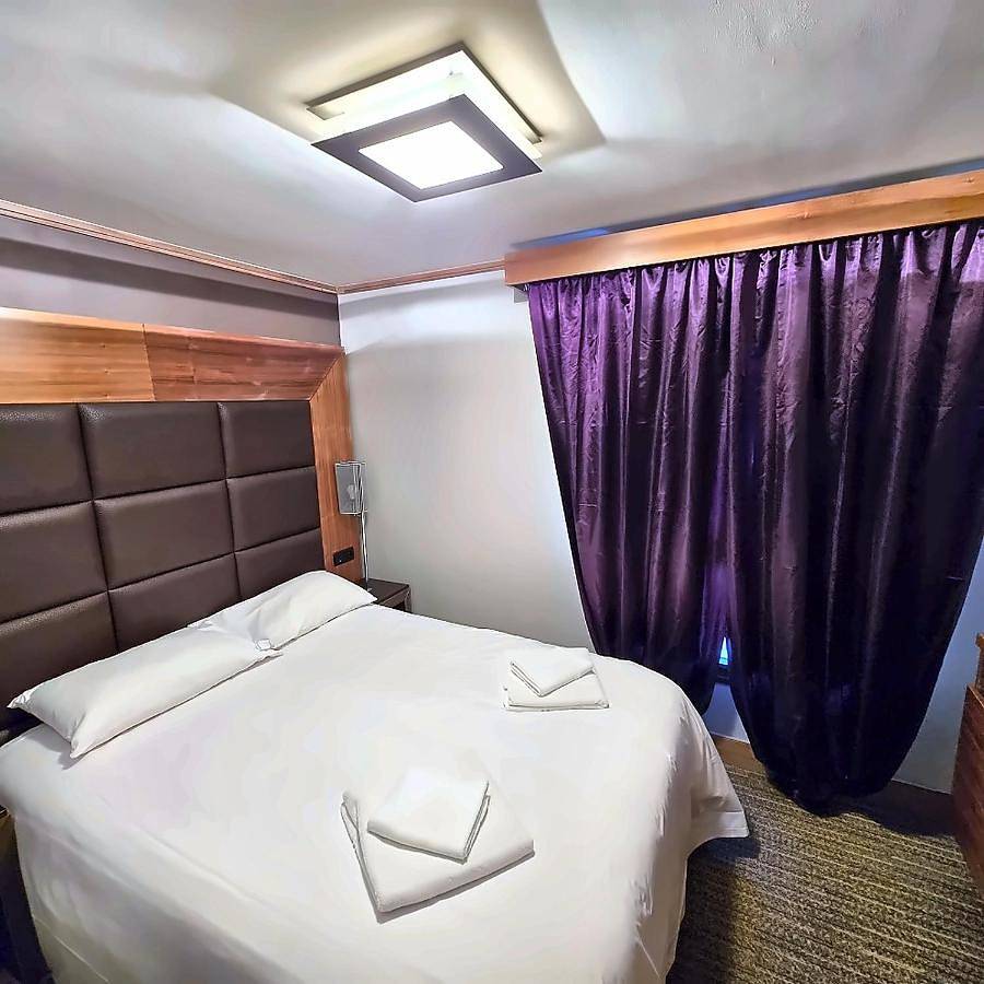 Chambre Hôtel Ibiza Spa - Hammam - Jacuzzis - Piscine Chauffée in Vénosc, Les Deux Alpes