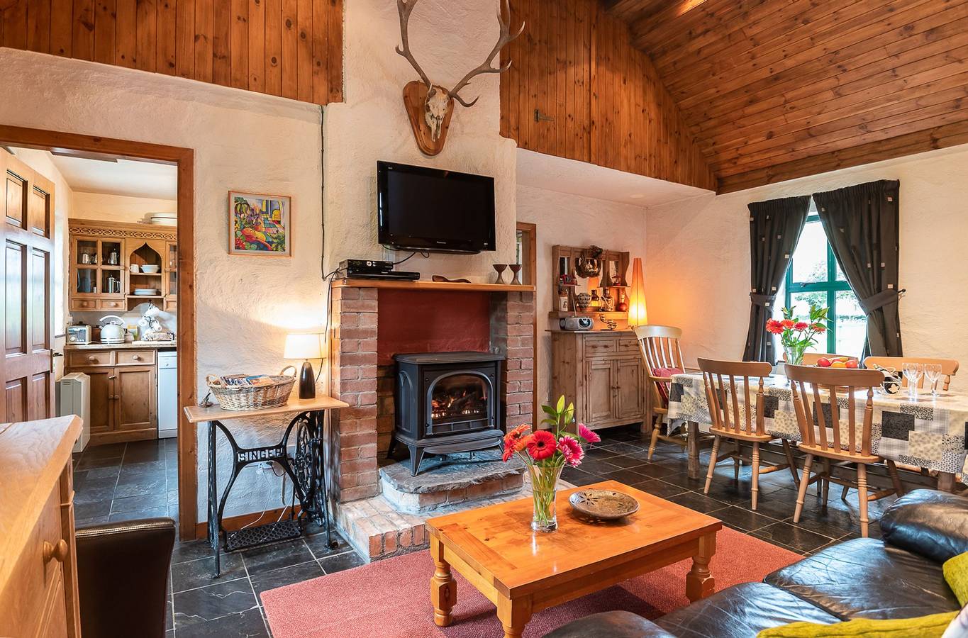 2 bedroomed cottage steps from Kenmare town in Kenmare, County Kerry