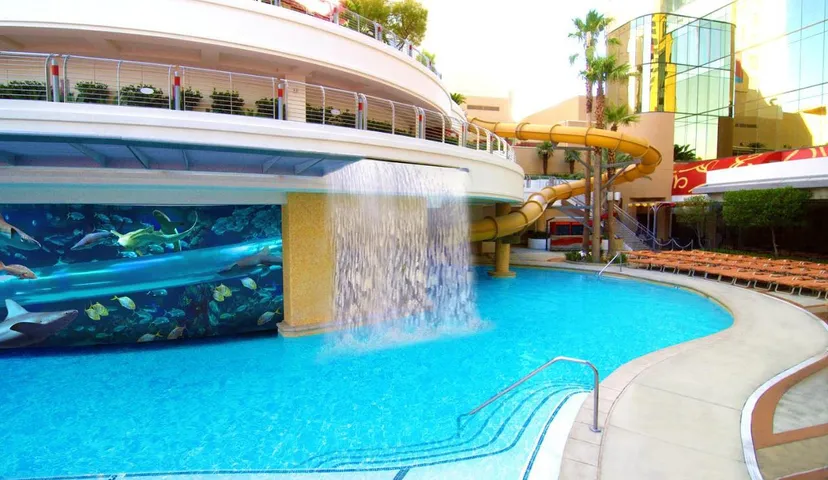 Resort para 2 personas, con jacuzzi y piscina además de sauna y terraza, Se admiten mascotas - 1