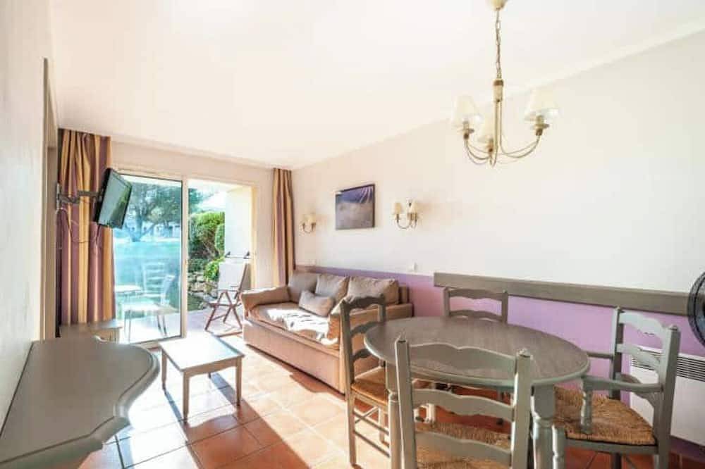 Ganze Wohnung, In Provence, on an estate dedicated to sports and leisure. in Mallemort, Arles und Umgebung