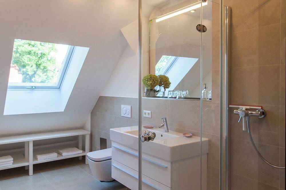 Ganze Wohnung, Künstlerdorf Holzhausen a. Ammersee, 5***** Galeriewohnung in Seenähe! in Utting, Ammersee