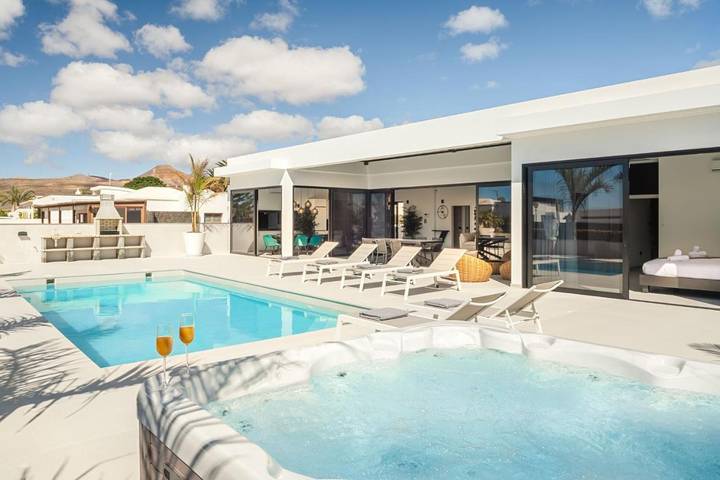 Chalet para 6 personas, con piscina además de terraza y jacuzzi - 1