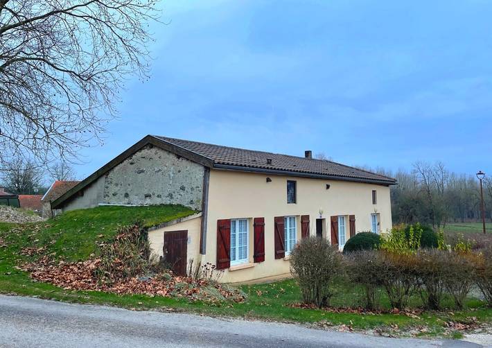 Gîte pour 6 personnes, avec terrasse et jardin à Rarécourt