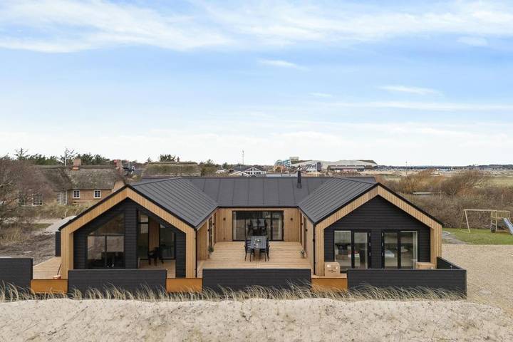 Villa for 14 people, with balcony/terrace and hot tub as well as pool, with pets - 1