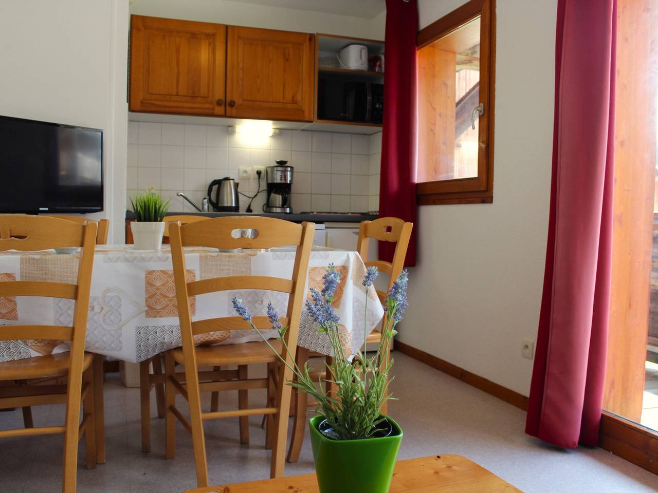 Entire apartment, Cozy apartment in Superdévoluy, 6 pers, south balcony, near slopes in Saint-Étienne-en-Dévoluy, Le Dévoluy