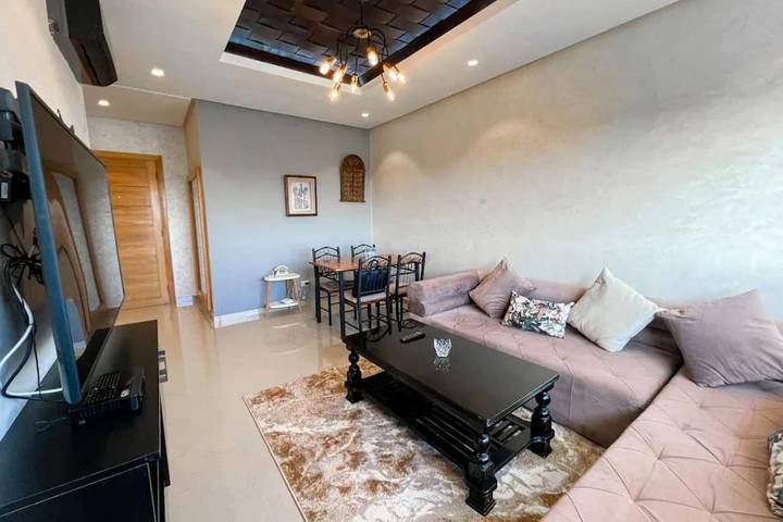 Gîte pour 4 personnes, avec piscine ainsi que vue et balcon dans Dar Bouazza