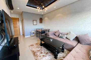 Gîte pour 4 personnes, avec balcon ainsi que piscine et vue dans Dar Bouazza