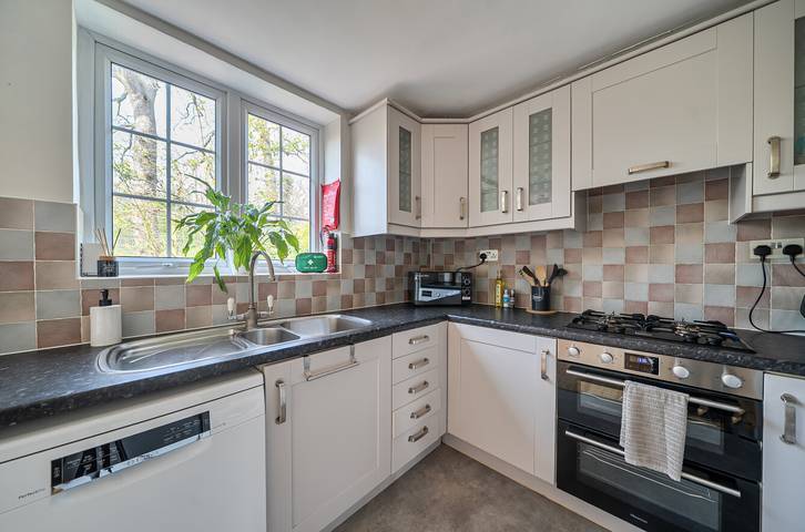 Spacious Surrey Home | Garden | Fast London Links - Pass the Keys in Woking, Surrey