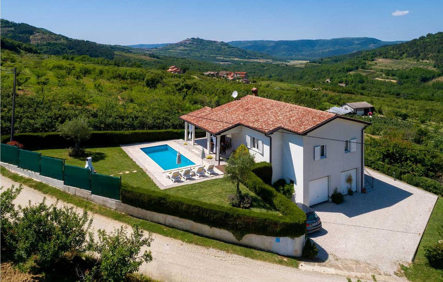Modern appartement met 2 slaapkamers, zwembad en terras, op 2,5 km van het centrum van Novaki Motovunski in Općina Motovun, Centraal Istrië