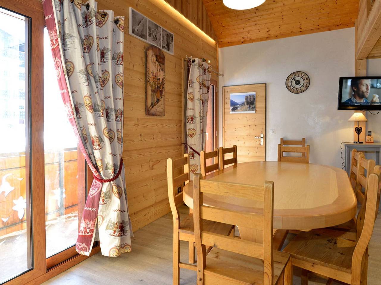 Appartement entier, Spacieux 4 pièces avec mezzanine, balcon et parking, à 2 pas de Super-Châtel - 7 pers. in Chatel, Les Portes du Soleil