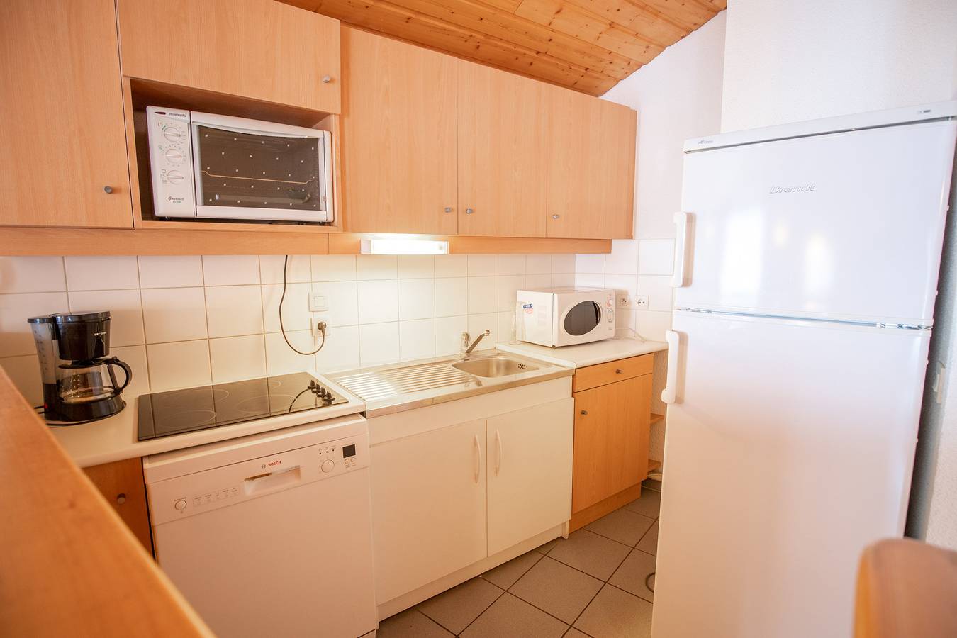 Entire studio, Spacious studio with beautiful mountain views. (Apt03) in La Norma, Villarodin-Bourget