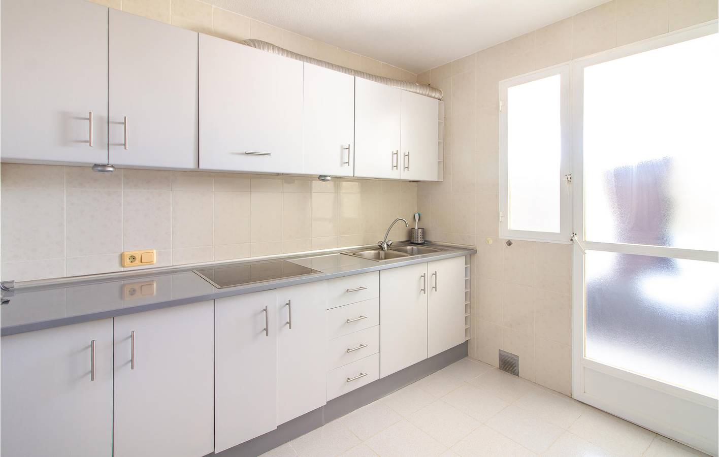 Entire holiday apartment, Beachside Getaway with WIFI, Parking, and a Waterpark! in San Pedro del Pinatar, Costa Cálida