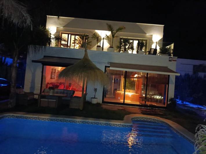 Chalet para 12 personas, con Balcón y Jacuzzi además de Terraza y Jardín en Provincia de Tarragona - 4