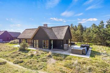 Ferienhaus für 10 Personen, mit Sauna in Tirpitz Museum (Oksby)