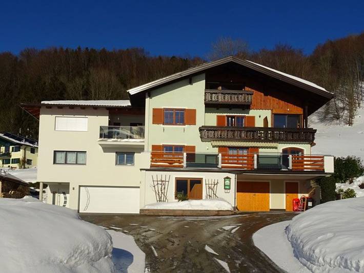 Ferienwohnung für 3 Personen, mit Balkon und Garten sowie Seeblick im Salzkammergut
