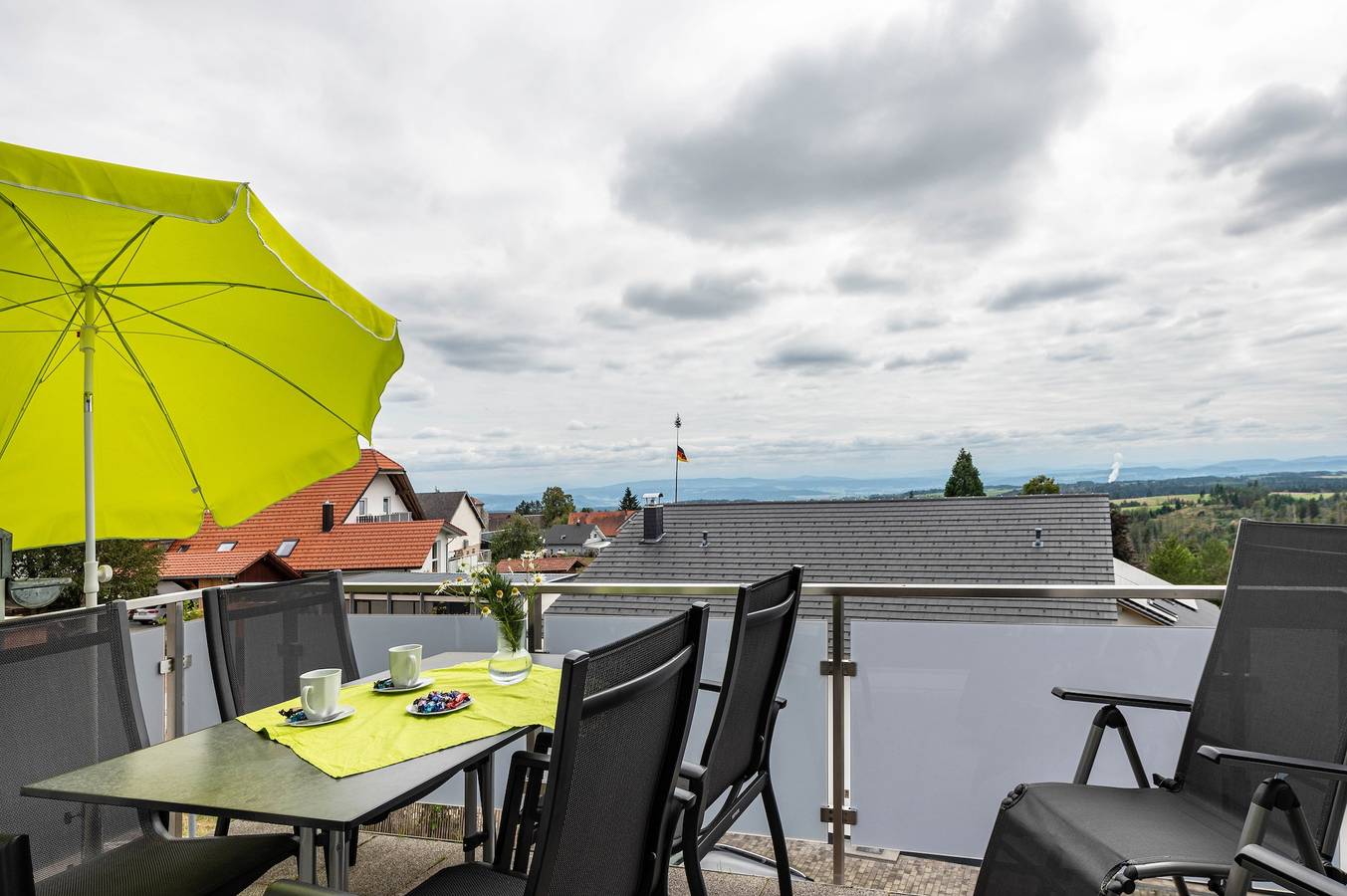 Ganze Wohnung, Ferienwohnung 'Haus Fernsicht Wohnung Bergpanorama' mit Bergblick, Balkon und Wlan in Höchenschwand, Südschwarzwald