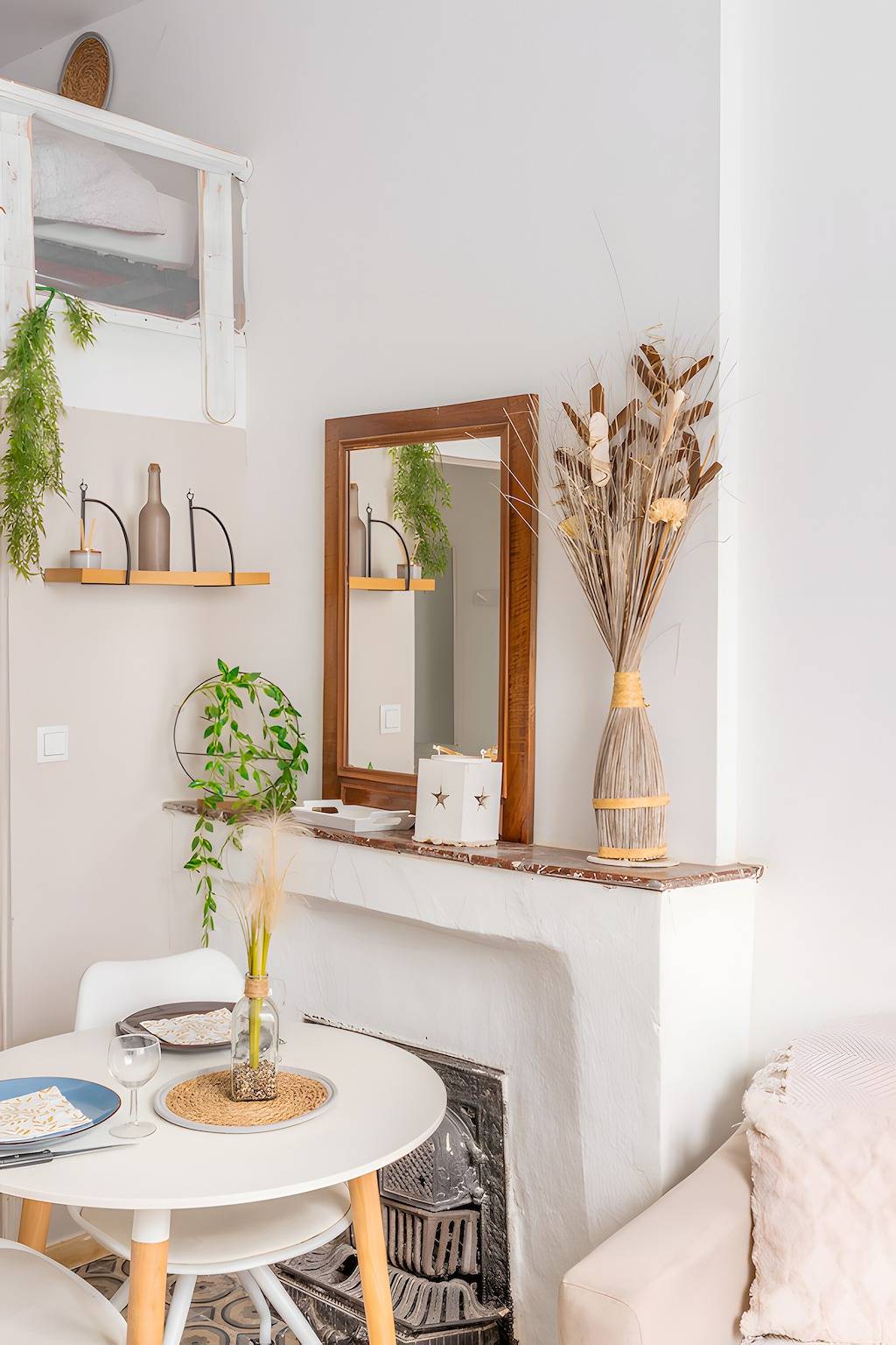 Appartement entier, Maison de vacances « Studio mezzanine cosy au centre » avec Wi-Fi in Beaucaire, Région de Nîmes