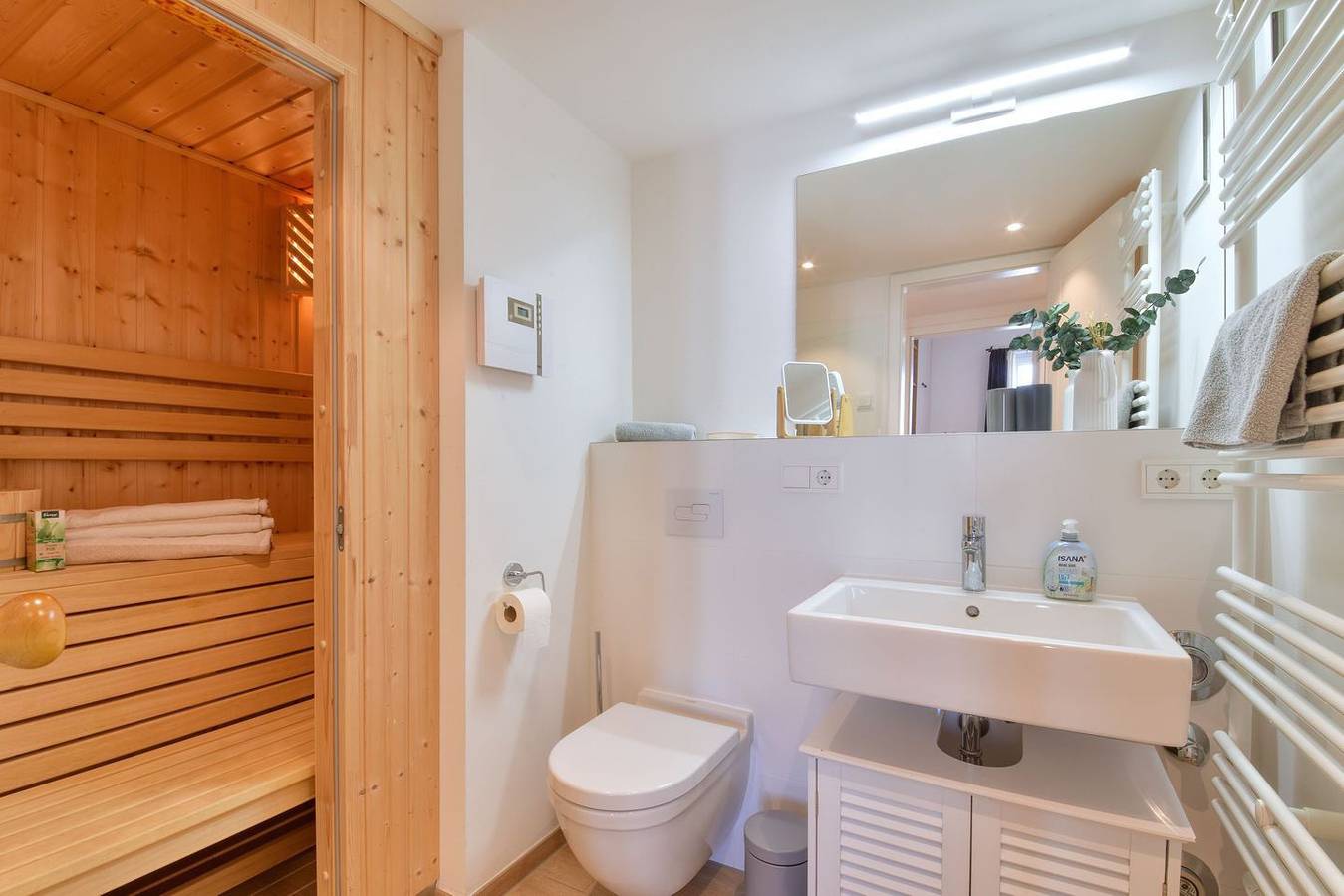 Geheel appartement, Spa Penthouse "Meerlust" in der Villa Strandläufer Baabe mit Balkon und Sauna in Strand Baabe, Baabe