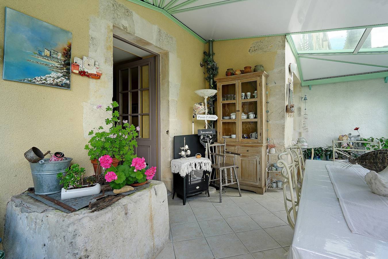 Chambres d’hôtes Hermione avec terrasse partagée, jardin commun et Wi-Fi in Pont-l'Abbé-d'Arnoult, Région de Saintes