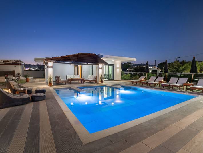 Ferienhaus für 6 Personen, mit Terrasse und Pool sowie Garten in Afantou - 2