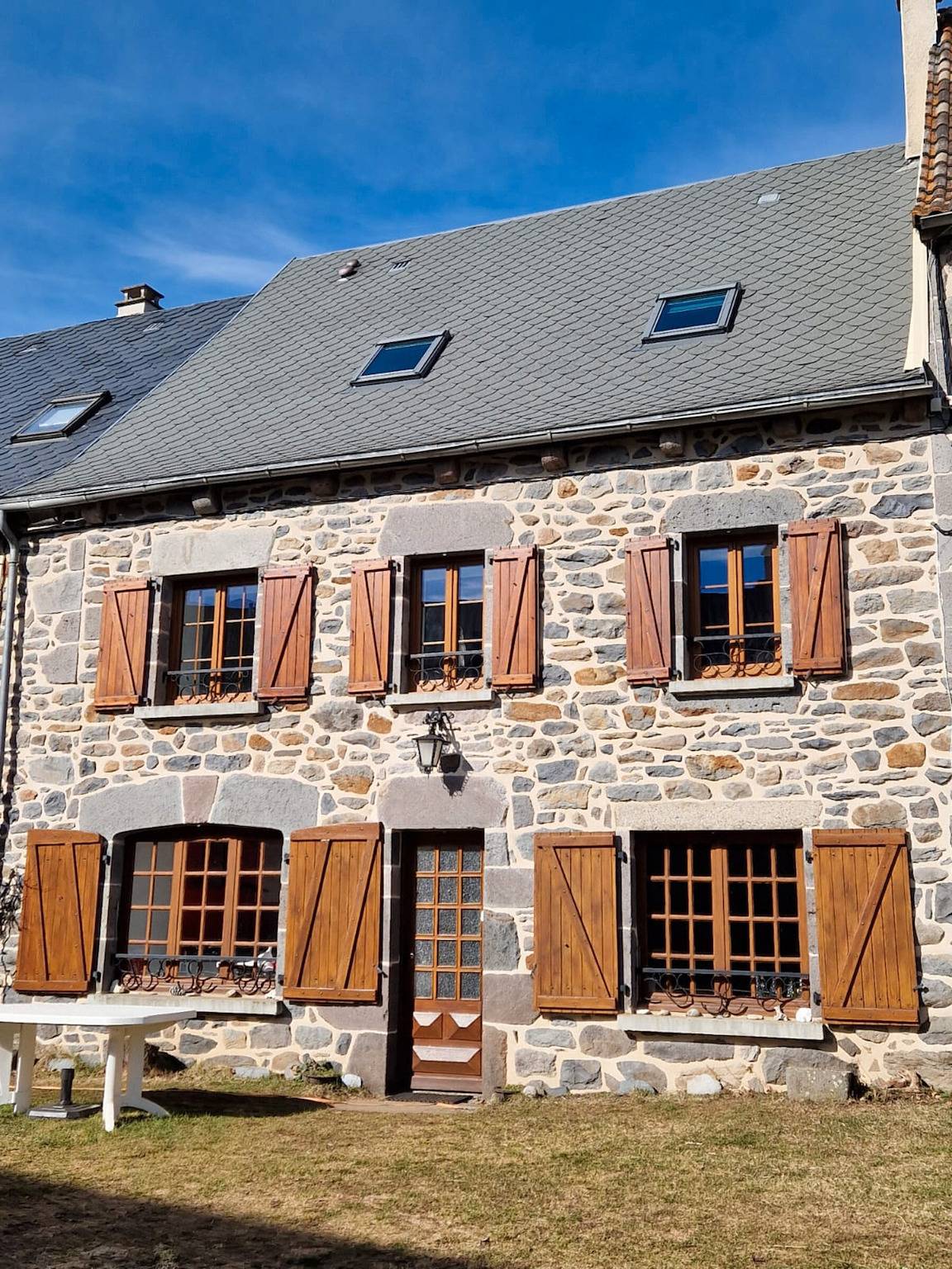 Gîte 'Chez Marie-Louise' avec terrasse privée et jardin commun in Valuéjols, Parc naturel régional des Volcans d'Auvergne