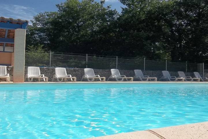 Location de vacances pour 4 personnes, avec Terrasse et Piscine à Balazuc