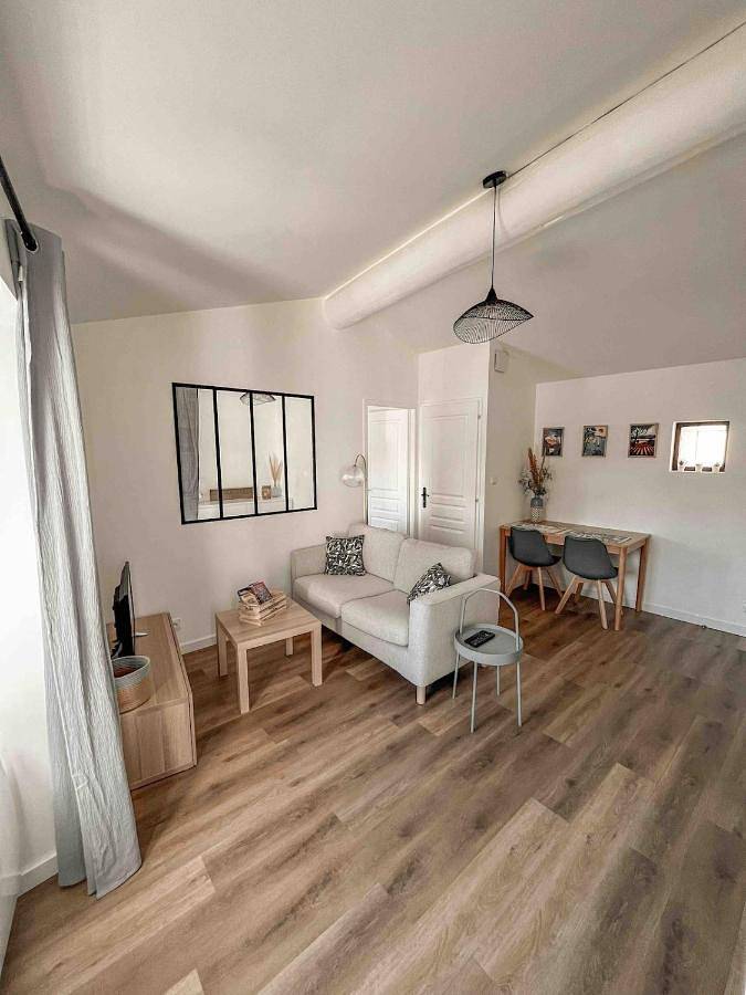Appartement entier, One-Bedroom Apartment in Cavaillon, Parc naturel régional du Luberon