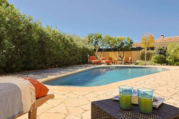 Chalet para 4 personas, con piscina y jardín - 1