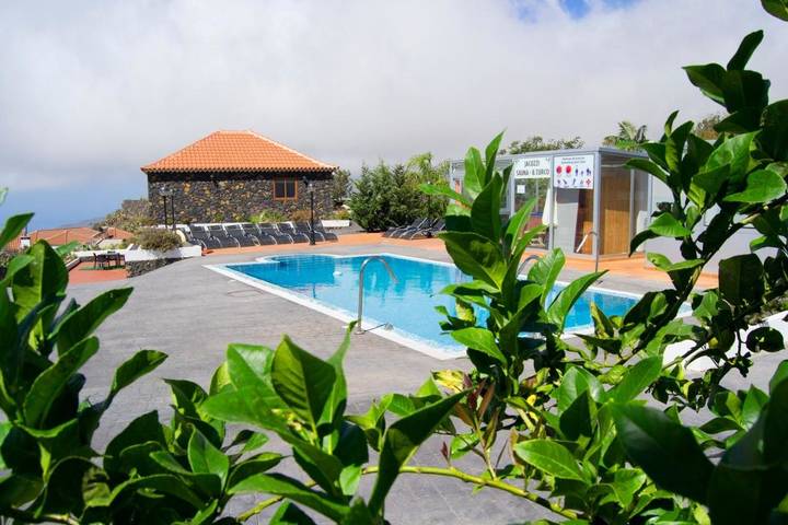 Apartamento para 6 personas, con Jacuzzi y Terraza además de Jardín y Piscina en El Paso