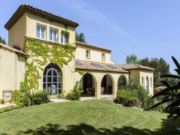 Appartement de vacances pour 12 personnes, avec piscine ainsi que jardin et terrasse