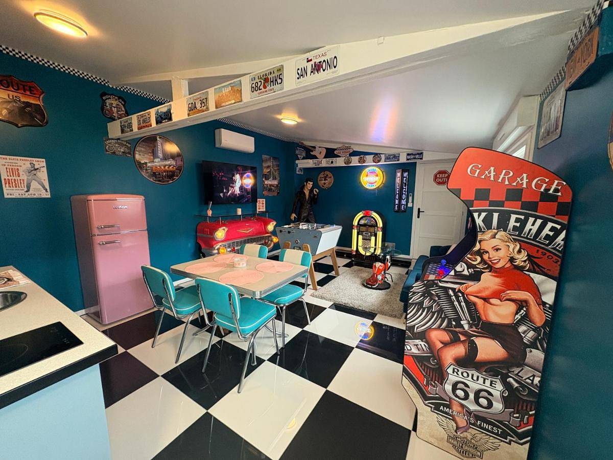 Appartement entier, Suite Rétro Chic avec Spa en Terrasse in Biache-Saint-Vaast, Région d'Arras
